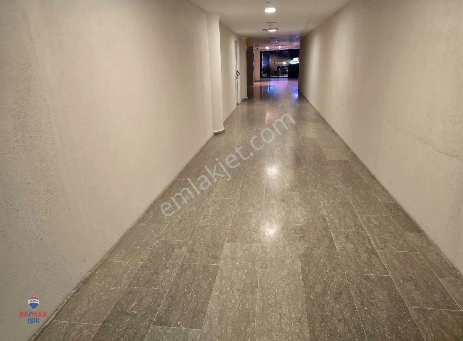 Ümraniye'de Alemdağ Caddesi Üzerinde Hazır Kurulu 600 M² - Görsel 2