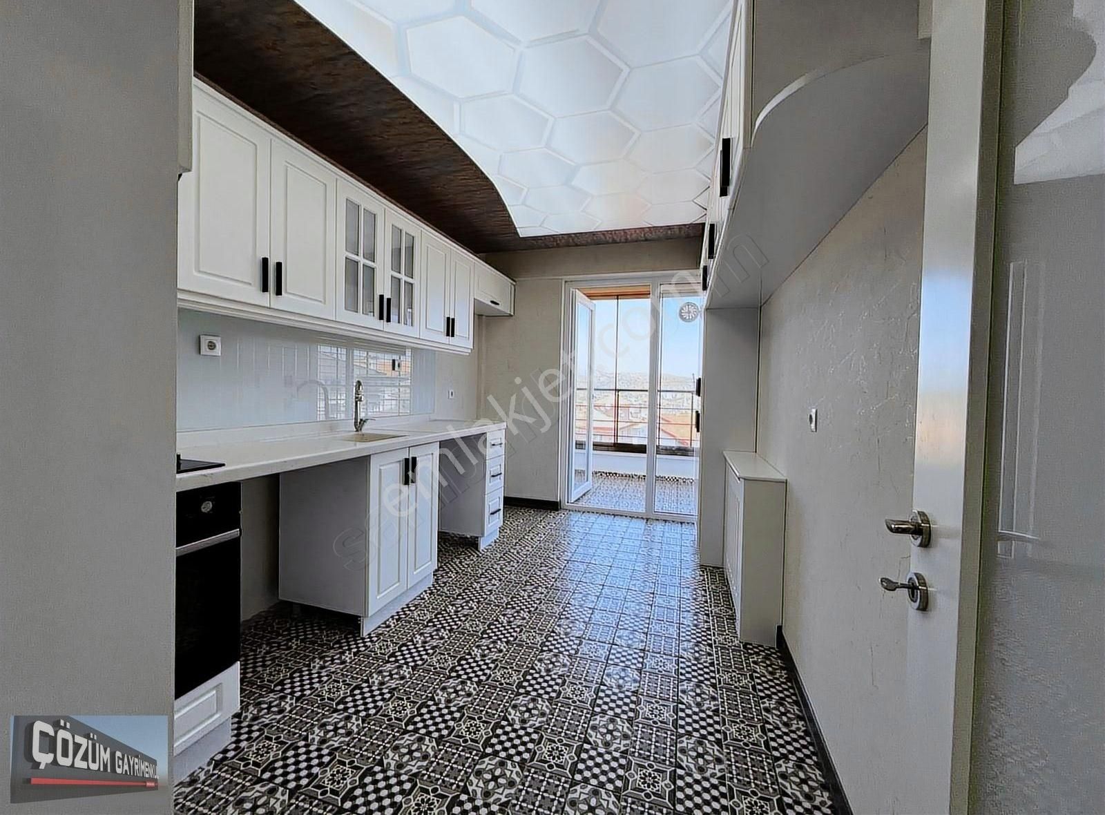 Çözüm'den Cadde Üstü,park Manzaralı,cam Balkonlu,full 3+1 Daire. - Görsel 23