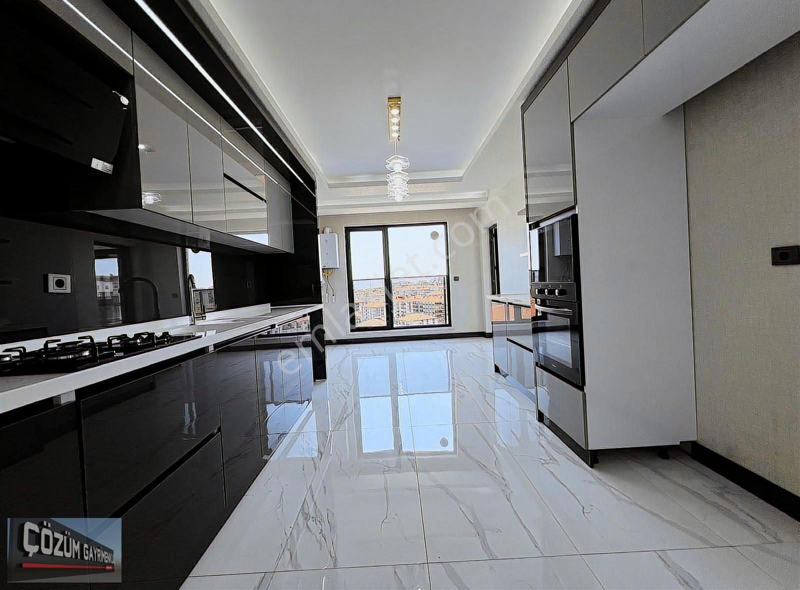 -çözüm'den Site İçinde 4+1 Full Yapılı Kilerli Teraslı İskanlı- - Görsel 5