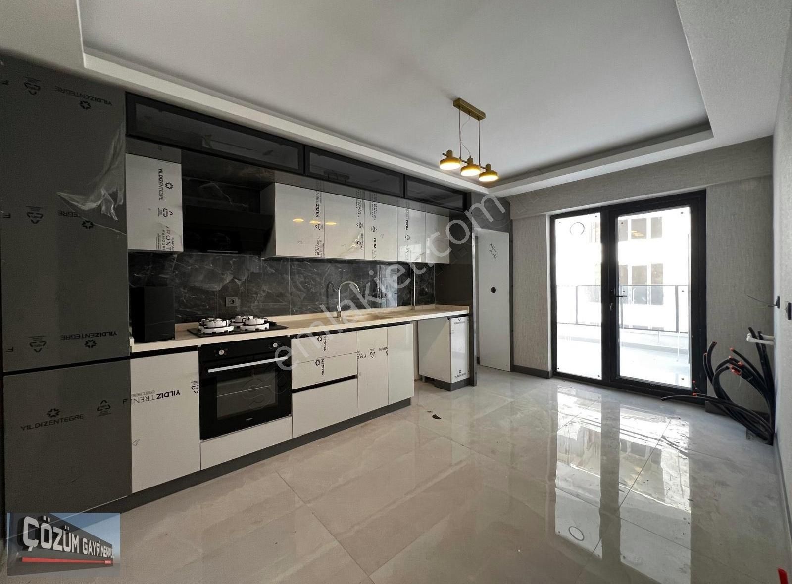 Çözüm Fırsatları Devam Ediyor Sıfır 3+1 Full Yapılı Daireler.