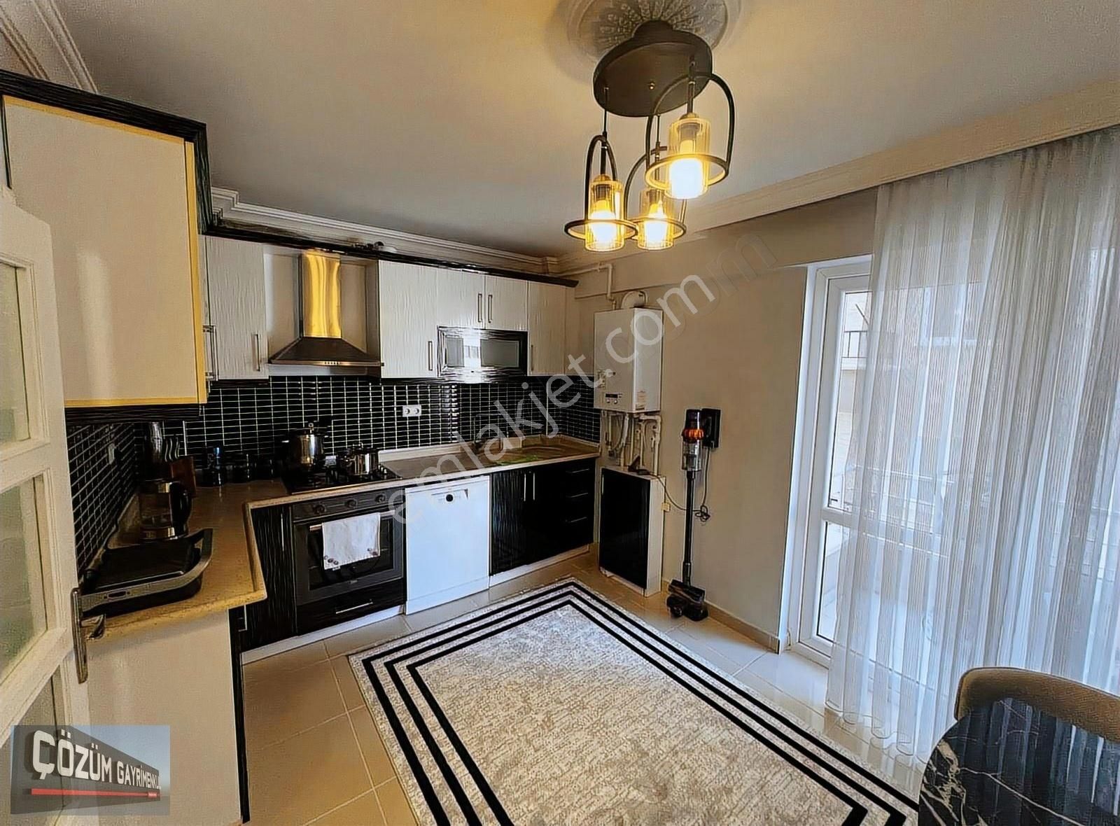 Çözüm'den Ana Cadde Üzeri Kapalı Garajlı 3+1 Full Yapılı İskanlı