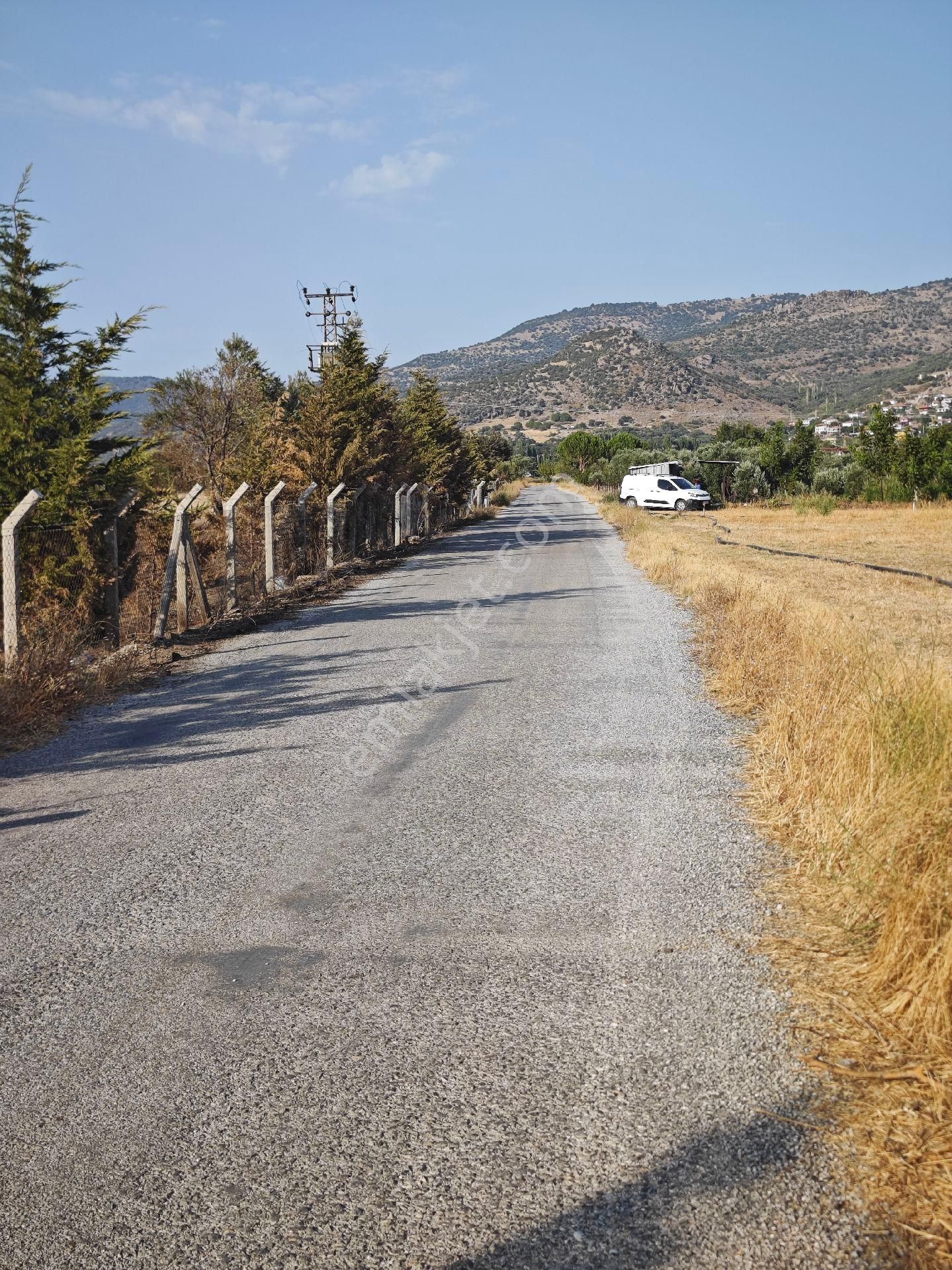 Dikili Ümmetoğlu'ndan Dikili Bahçeli'köyünde Yatırımlık Verimli Toprak Tarla - Görsel 27