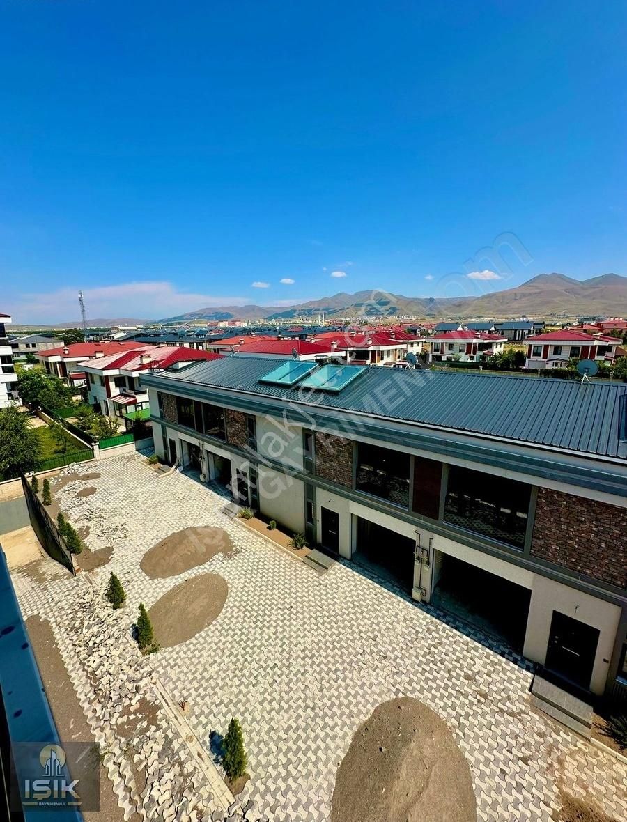 Işık Gayrimenkulden Dadaşkentte Satılık 1+1 Daire