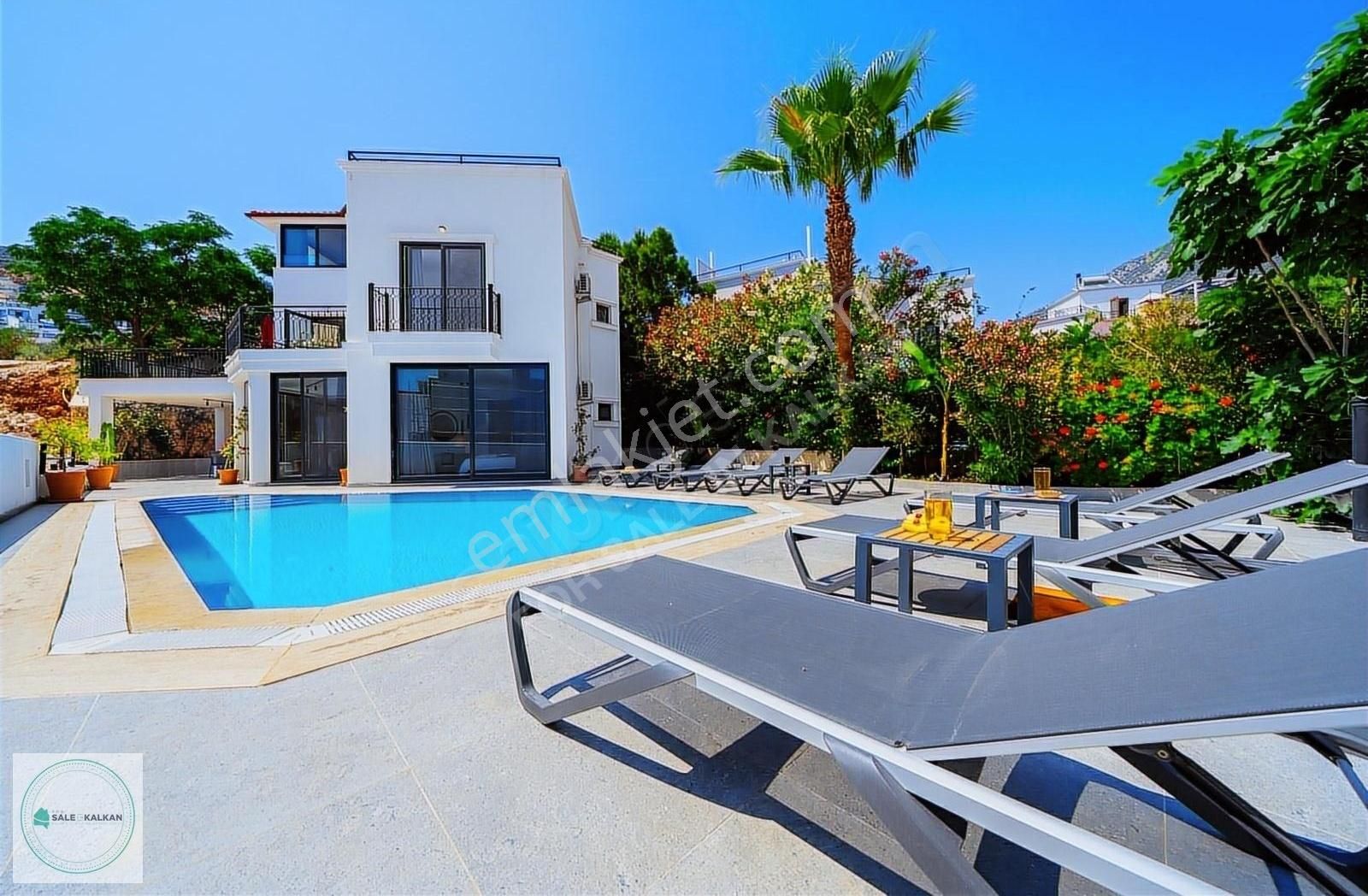 Kalkan Ortaalan Mevkiinde Yenilenmiş Lüks Villa