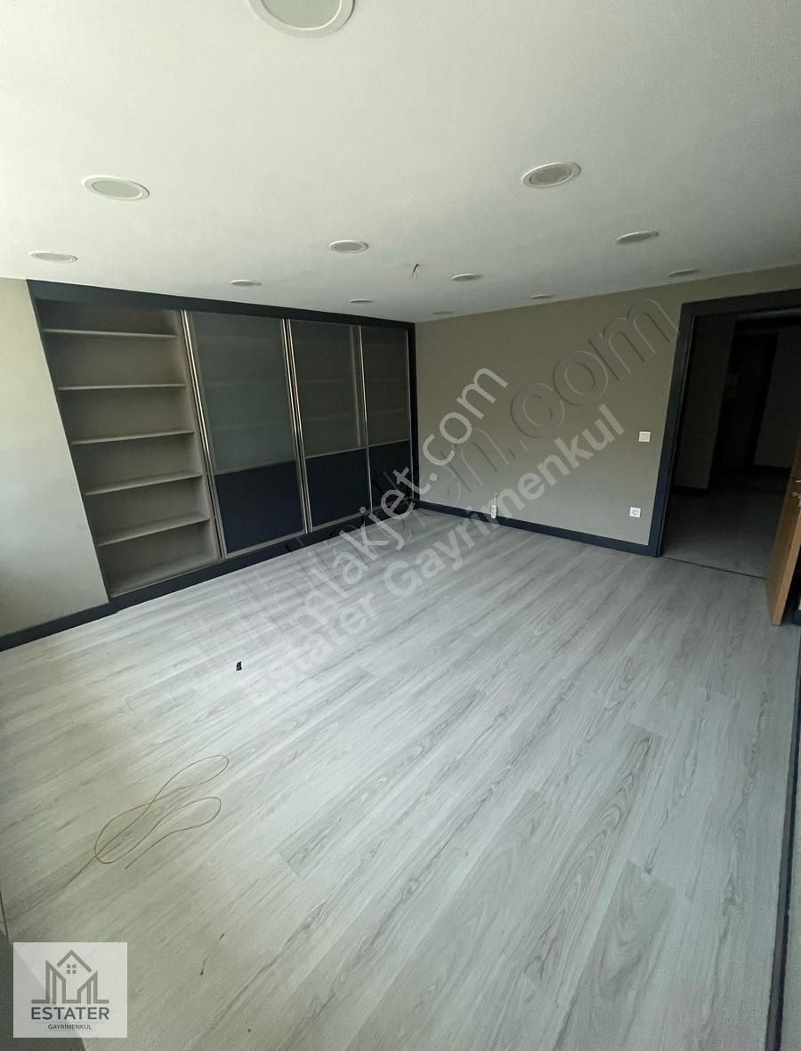 Estater'dan Mecidiyeköy Büyükdere Cad Üzeri Kiralık 550m² Ofis