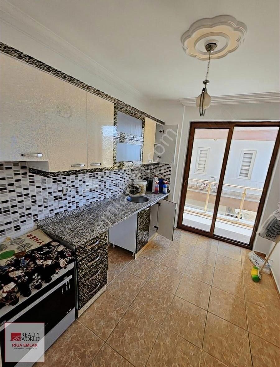 Cadde Üzerinde 2+1 95m2.asansörlü Katta Masrafsız Daire