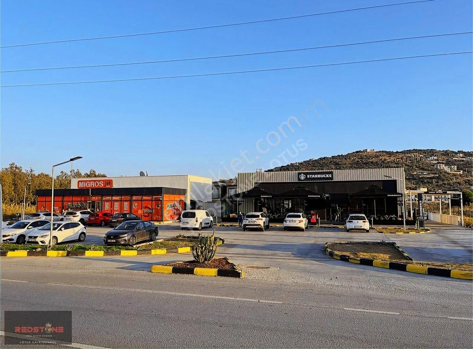 Starbucks Ve Migros Olan Sitede 35m2 Teraslı Full Eşyalı Daire