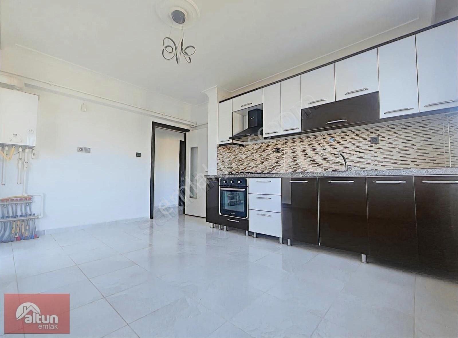 Altun Emlaktan Merkezi Konumda Ara Kat 3+1 Kiralık Daire