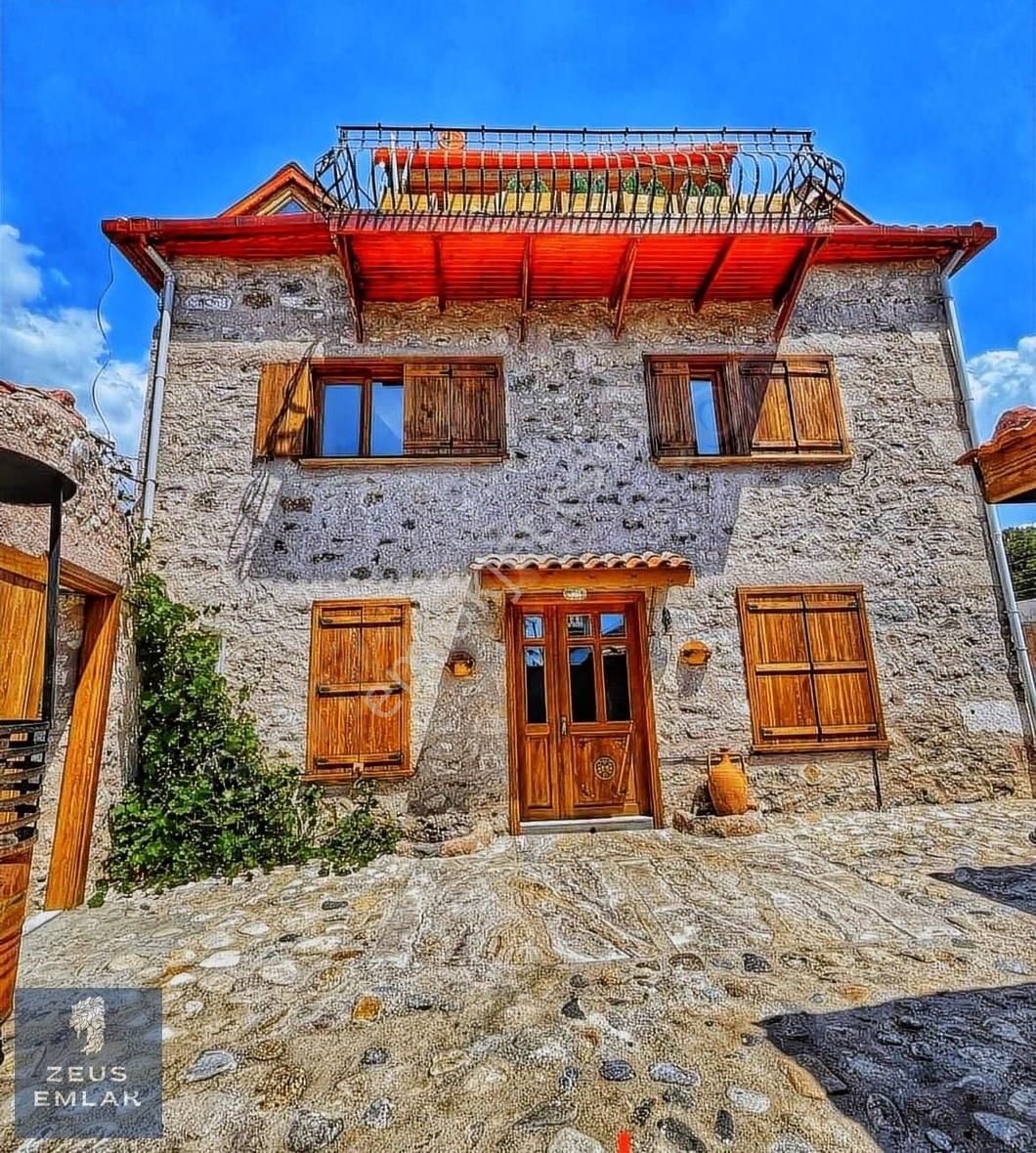 Tavaklı Köyün'de Muazzam Deniz Manzaralı Keyifli Bir Konak