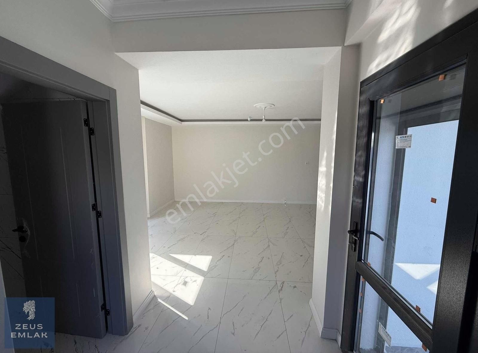 Muaazzam Deniz Manzaralı Yeşil Alana Sahip Eşsiz Villa