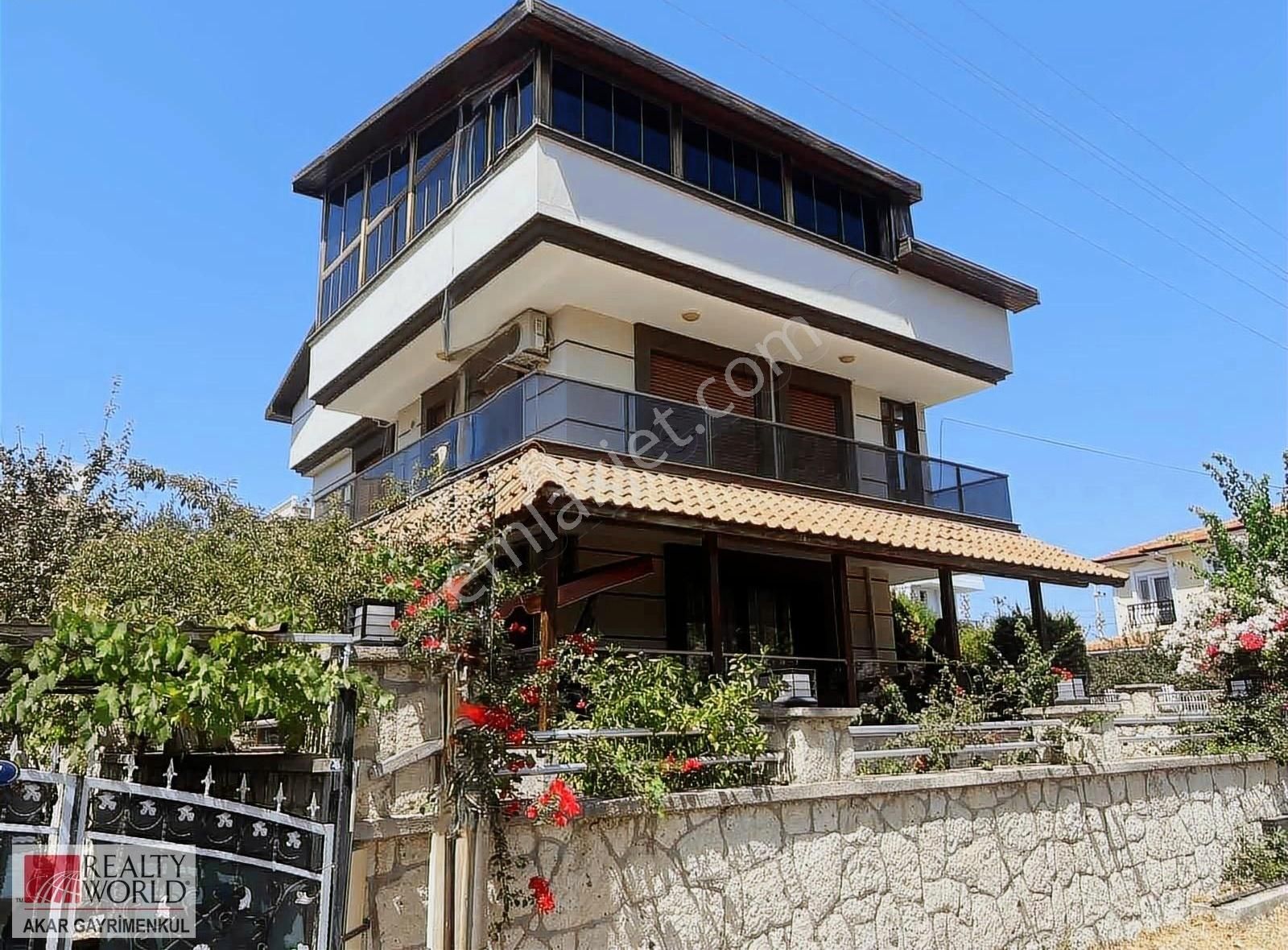 Rw Akar'dan Akarca'da Denize 90m 4+2 Villa