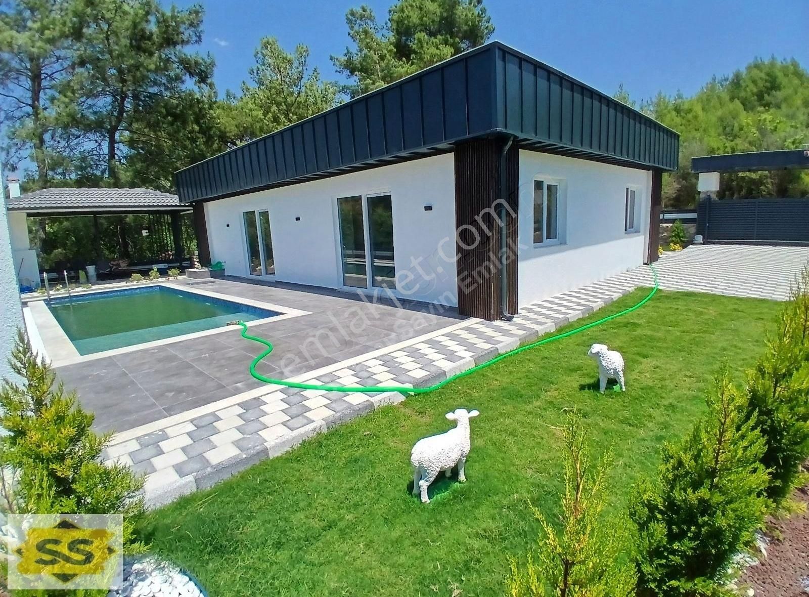 Muğla Seydikemer Merkez'de Satılık Villa Ve 1000m² Bahçesi