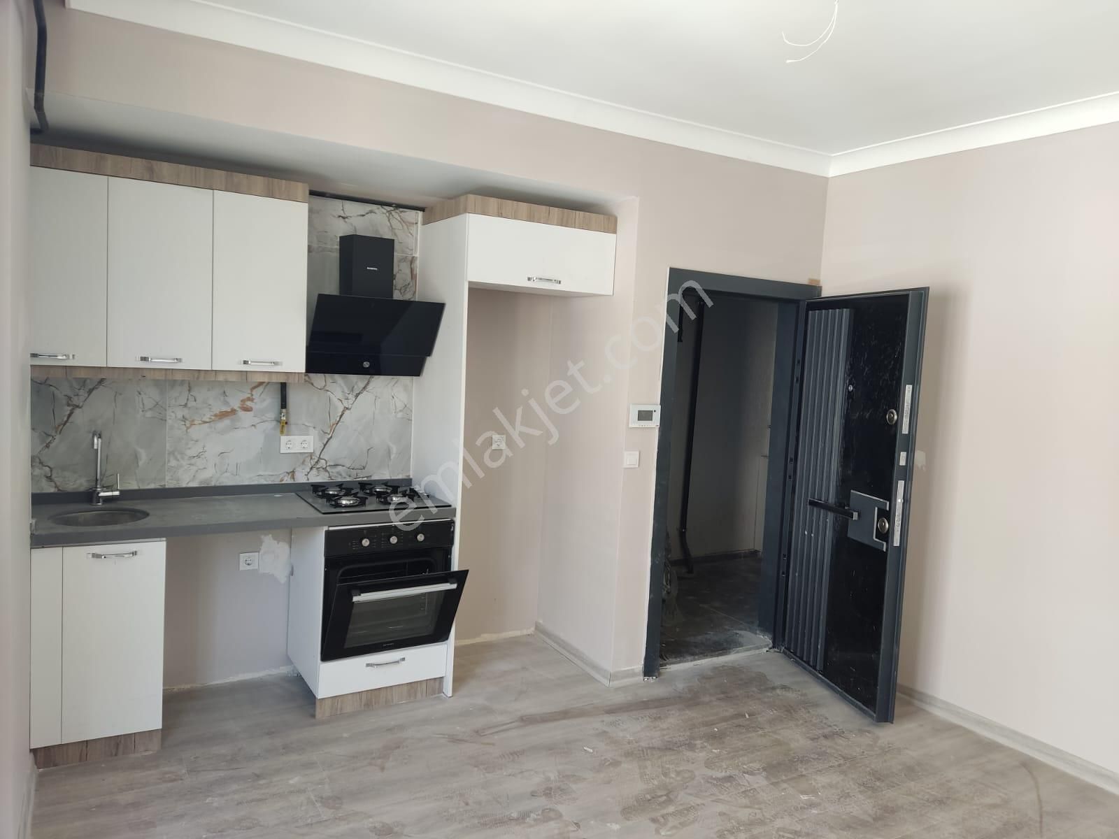 Ekşioğlu 'dan Tekirdağ Süleymanpaşa Hürriyet Mahallesinde 1+1 Kiralık Daire