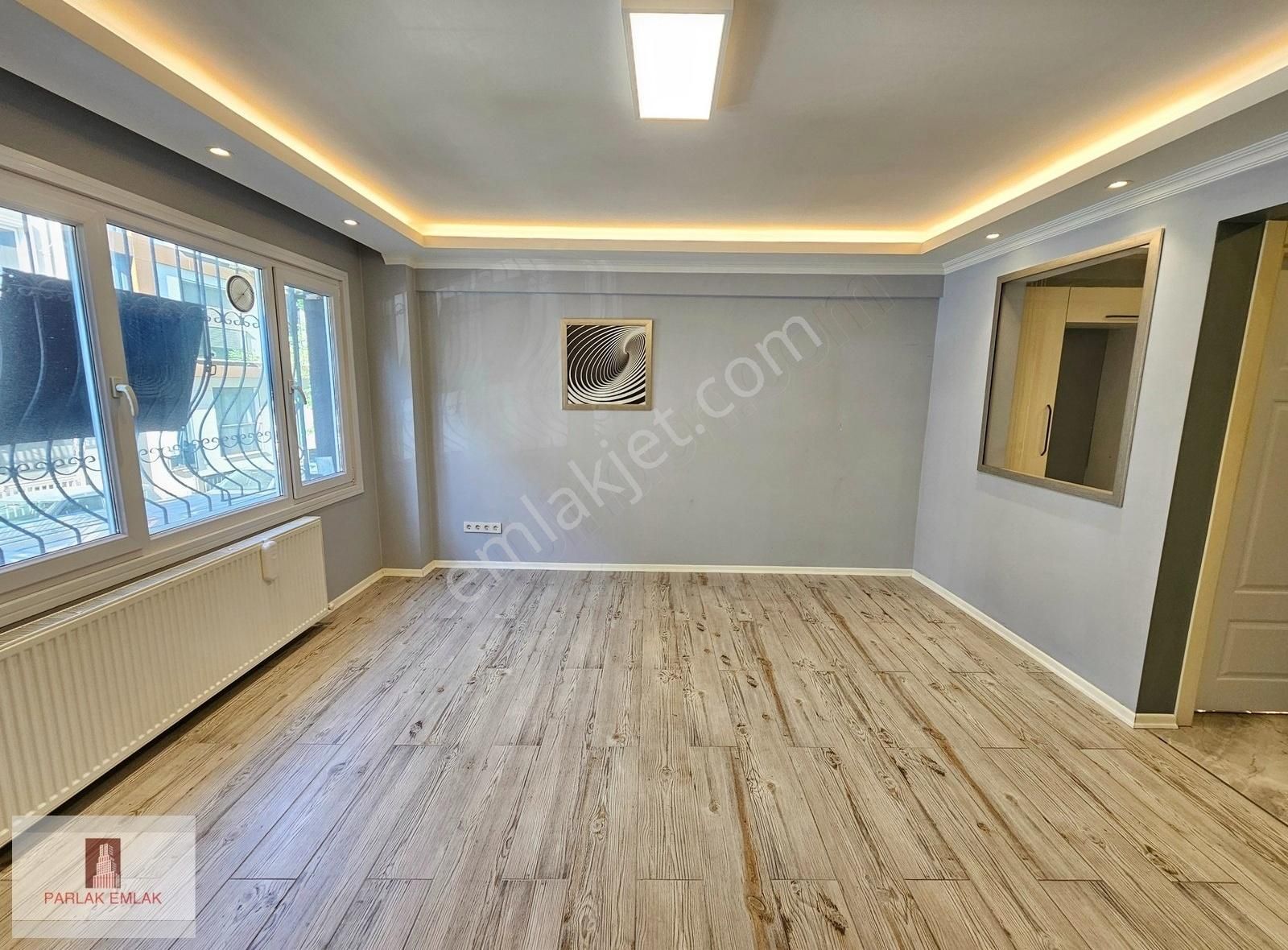 Parlak ' Tan Üsküdar İcadiye Mh. 2+1 İçi Lüx Yapılı *boş* Daire