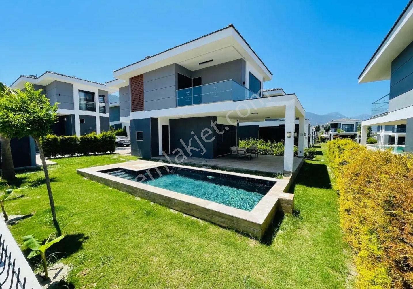 Güzelçamlıda Sahile 900mt 3+1 180m2 Tek Müstakil Özel Havuzlu Geniş Özel Bahçeli Lux Villa