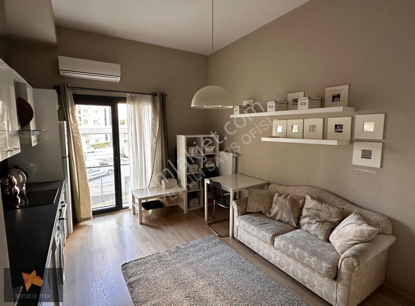 Terrace Mix'te Yüksek Tavan Ful Ikea Eşyalı Stüdyo Daire