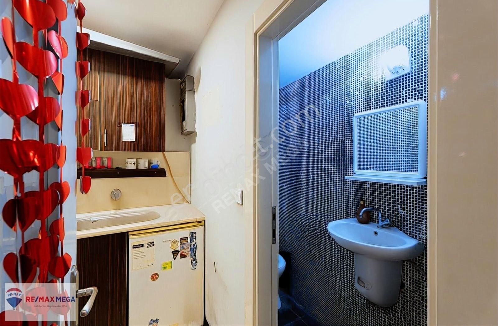 Burhanettın Onat'ta Cadde Üstü Yüksek Cirolu Devren Kiralık - Görsel 4