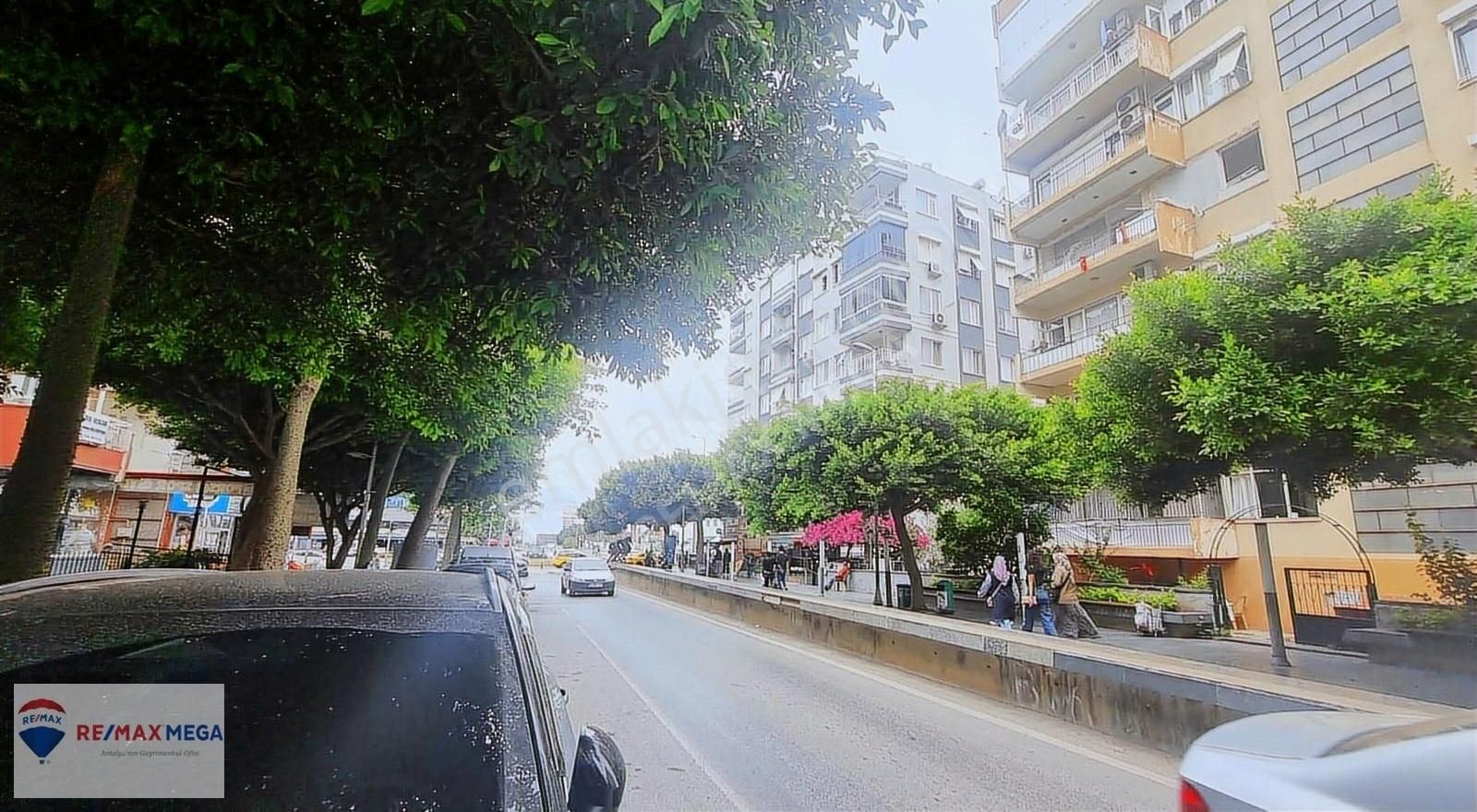 Özgürlük Mahallesi'nde Avm'ye Yürüme Mesafesinde Satılık 3+1