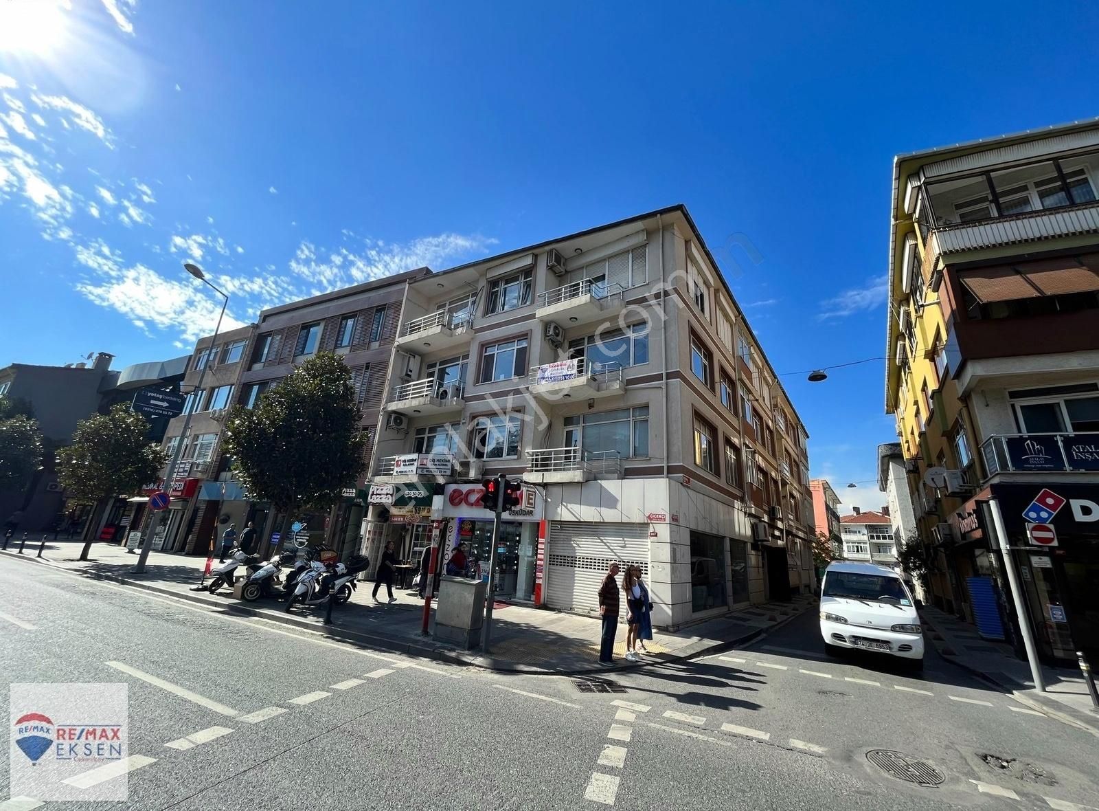 Üsküdar Validei Atikte Cadde Üzeri, Balkonlu 3+1 Cadde Üzeri