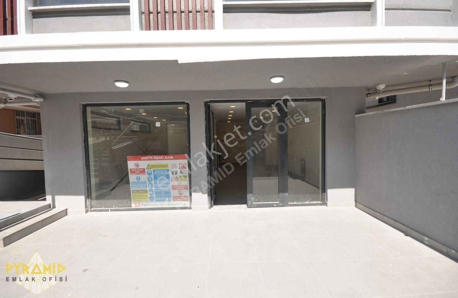 Bahçelievler Merkez Mehmetçik Sk.ptt Karşısı 190m2 Depolu Dükkan