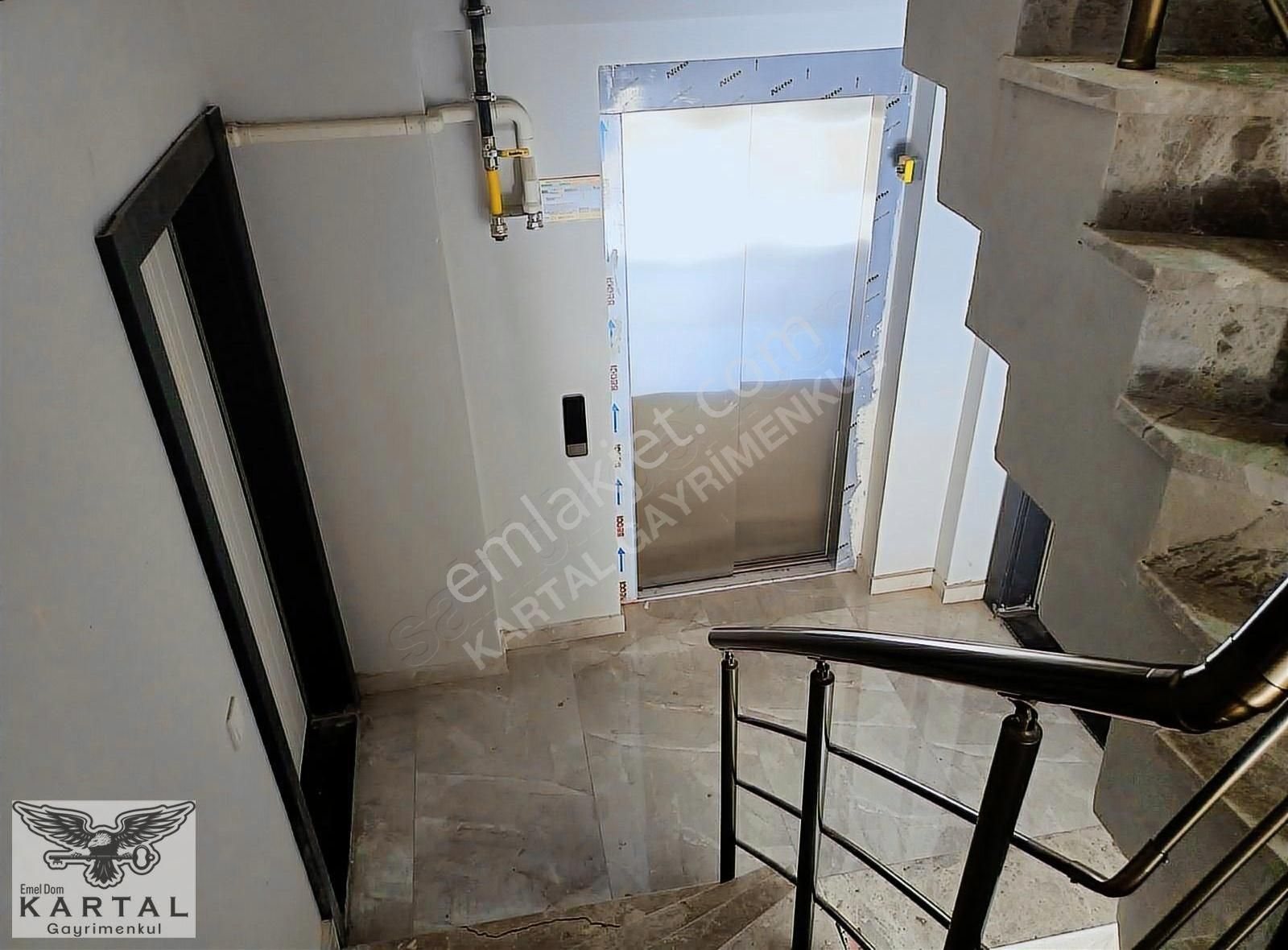 Çanakkale Merkez Barbaros Ayrı Mutfak Sıfır Satılık 2+1 Daire