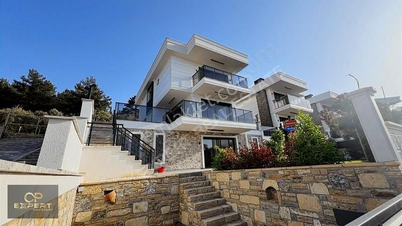 Doğa İle İç İçe Eşsiz Tripleks Villa 5+2