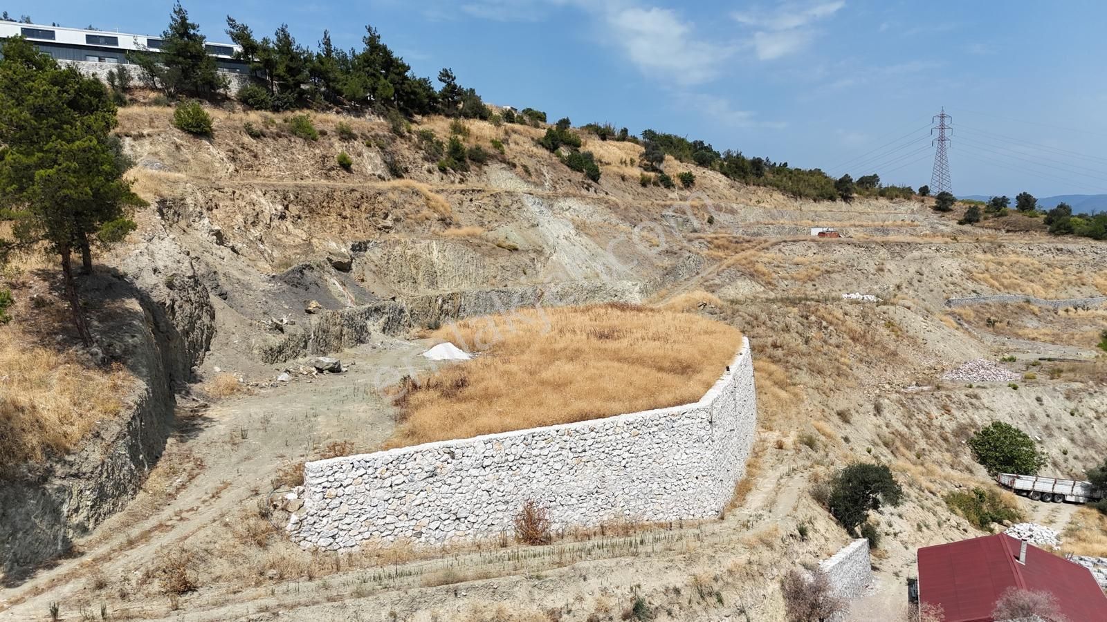 Remax Hür'den Pamukova Bayırakçaşehir'de Satılık 21.647 M2 Arazi - Görsel 2