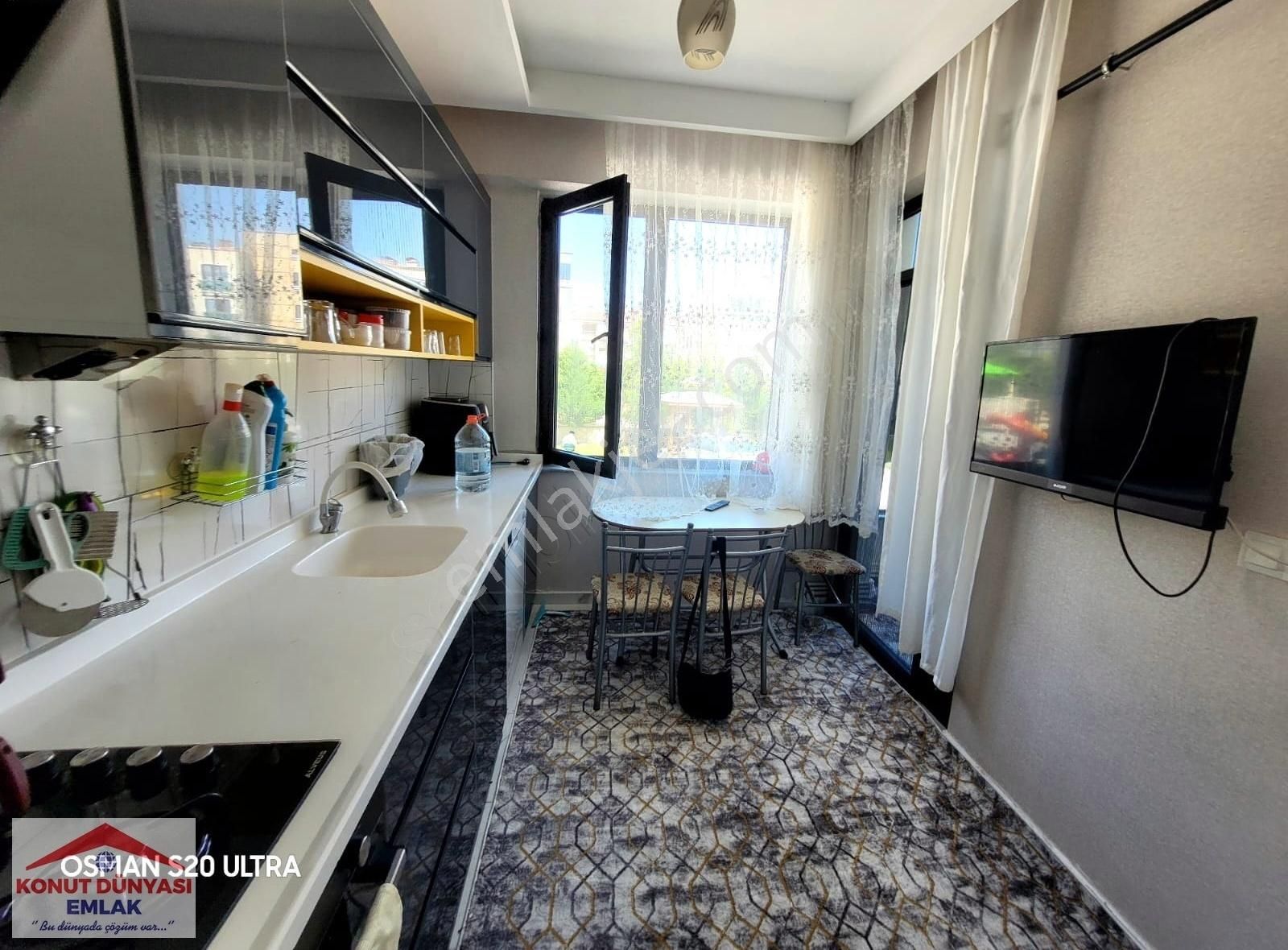İstanbul Yolu Ve Veysel Karani Cad. Arası 3+1 2 Yaşında Site İçi