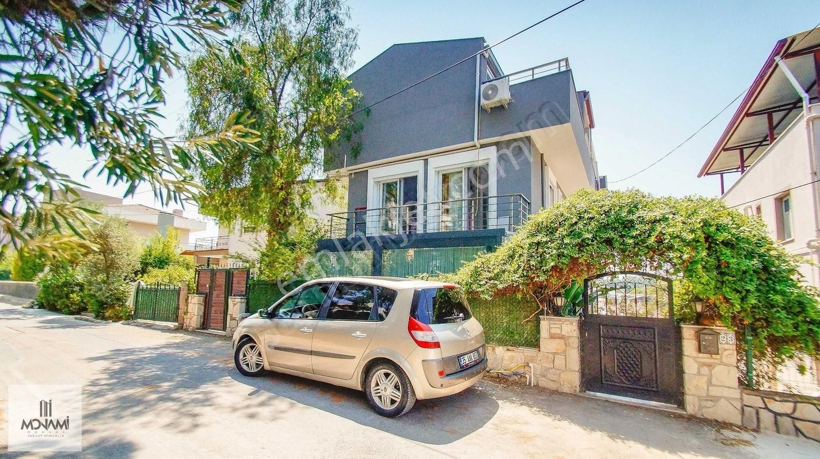 Sahile Yakın Deniz Manzaralı 4+1 238m2 Villa Cepheler Doğa Deniz