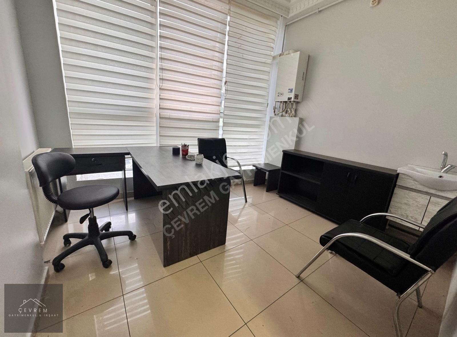 *çevrem** Yeşilova'da Cadde Üzeri İş Hanı İçinde Ofis
