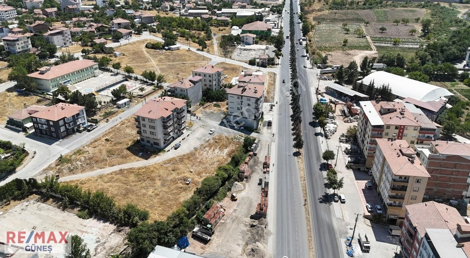 15 Dairelik Satılık Ticari+konut İmarlı Arsa