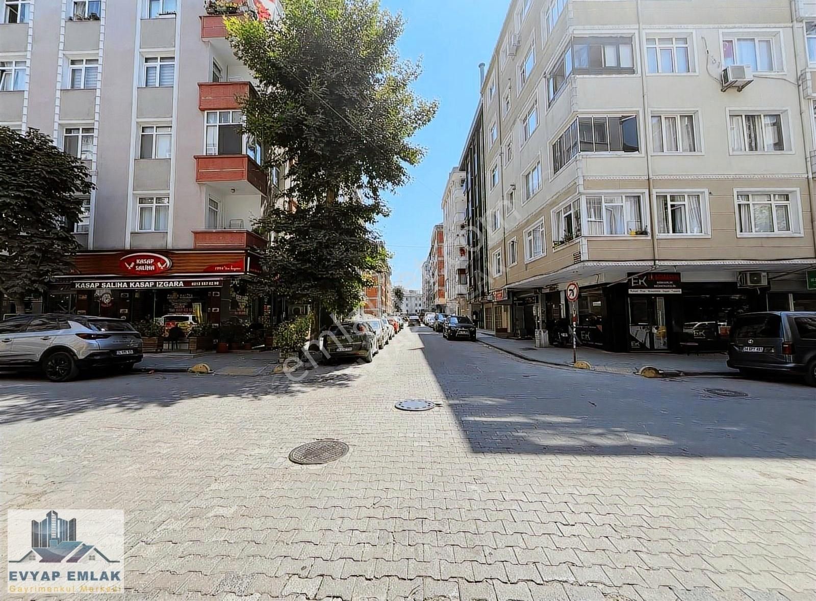 Kentsele Giden Binada Düz Giriş 95 M2 Depolu Dükkan