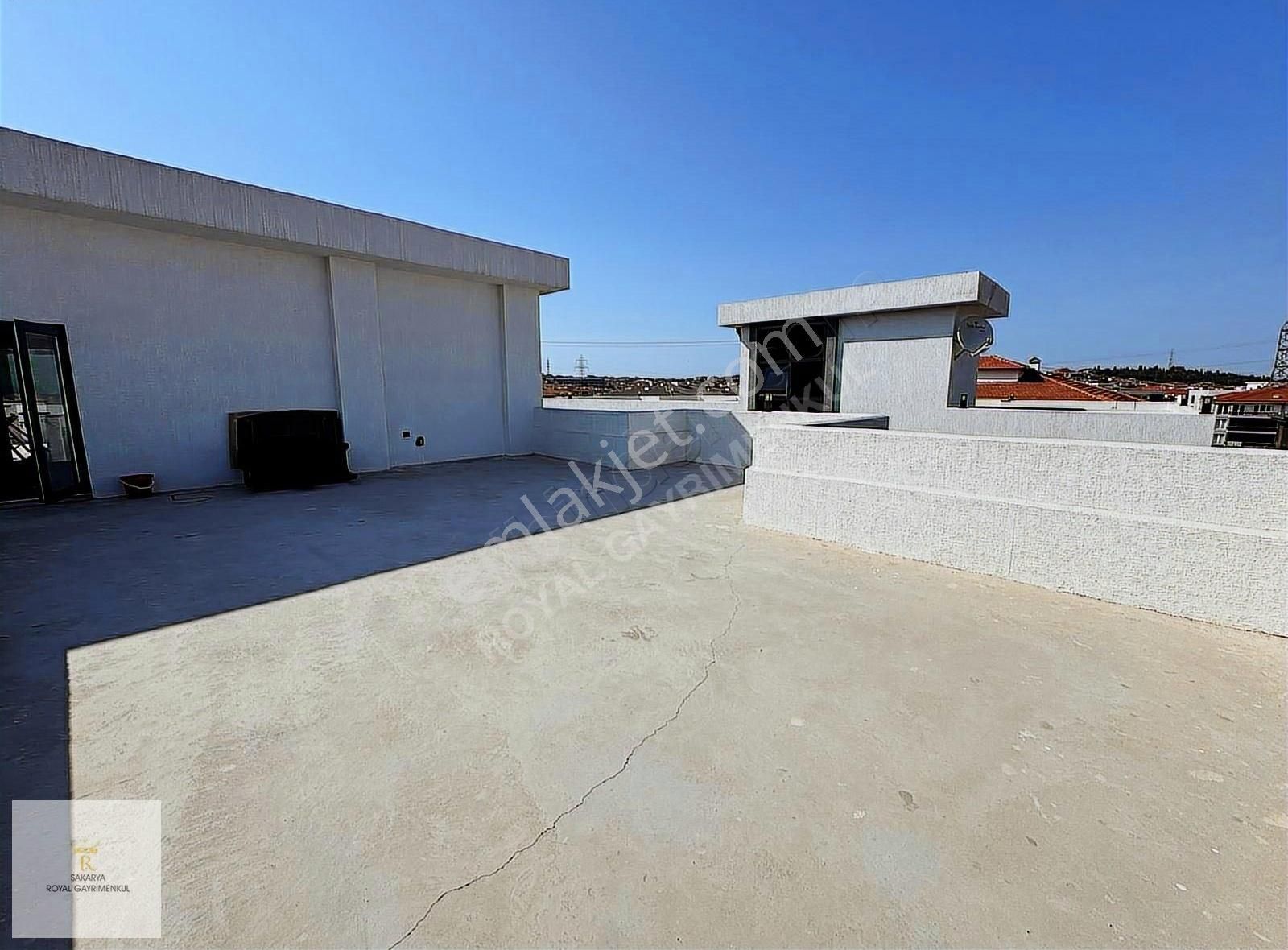 Erenler'de Asansörlü Özel Teraslı Ve Bahçeli Lüks 3+1 Daireler - Görsel 13