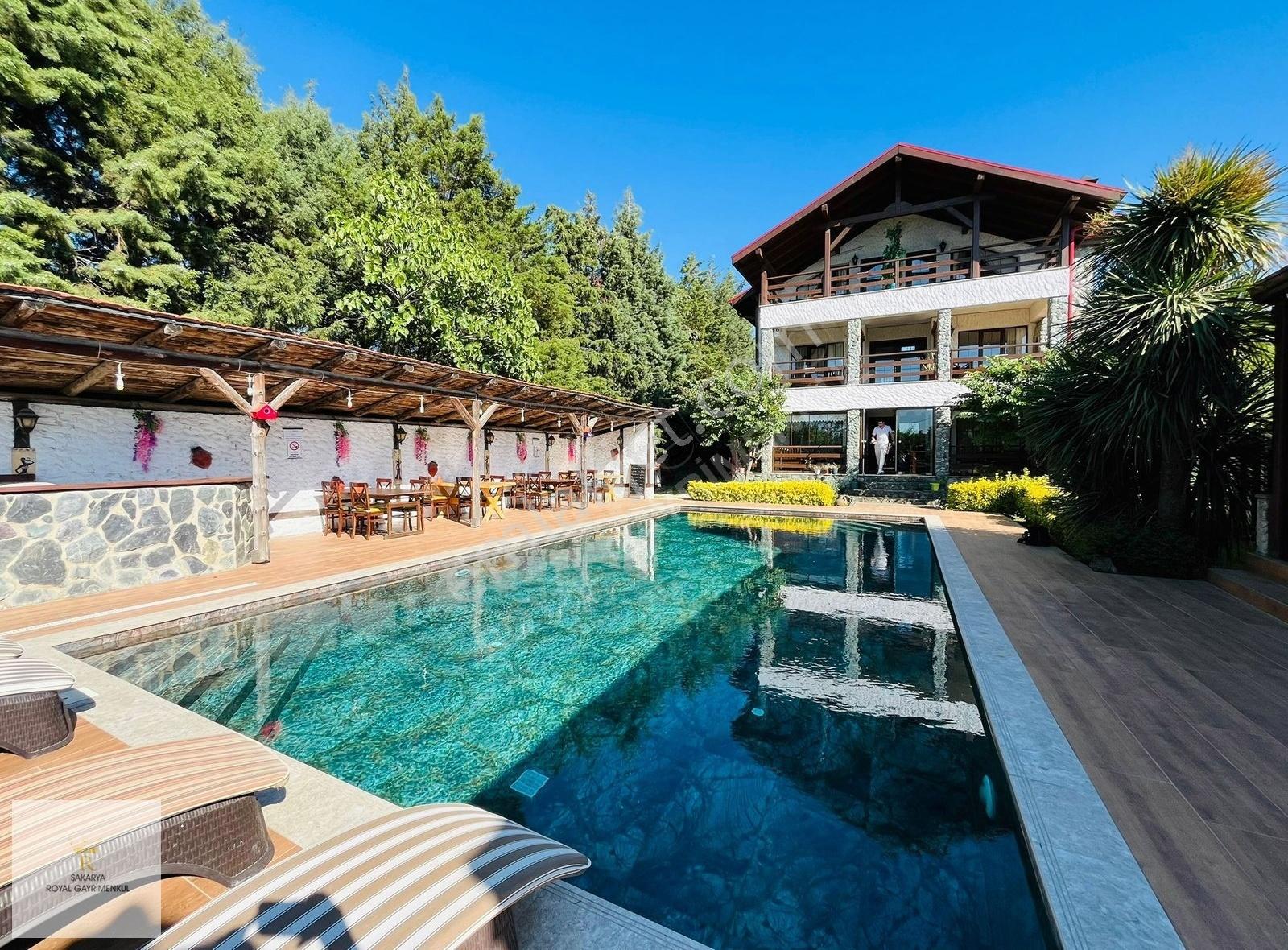Sapanca'da Göl Manzaralı Çok Geniş Arazili Havuzlu Villa - Görsel 29