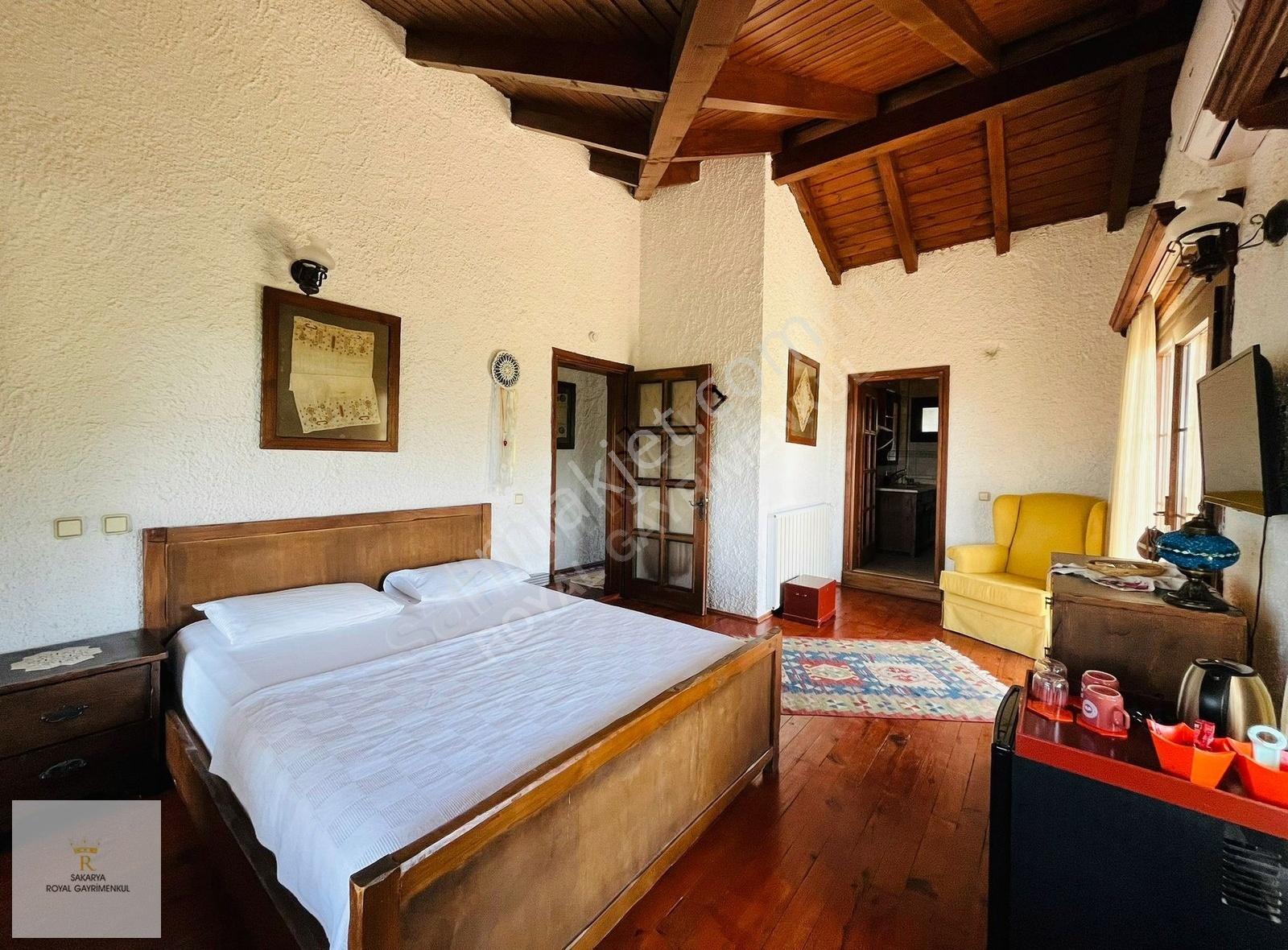 Sapanca'da Göl Manzaralı Çok Geniş Arazili Havuzlu Villa - Görsel 8