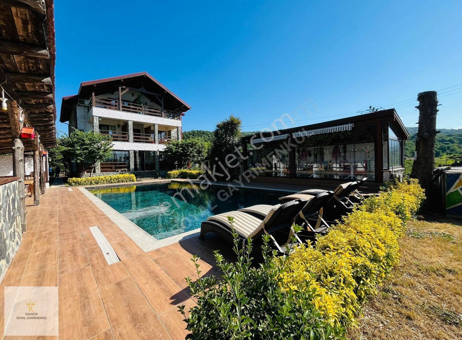 Sapanca'da Göl Manzaralı Çok Geniş Arazili Havuzlu Villa - Görsel 19