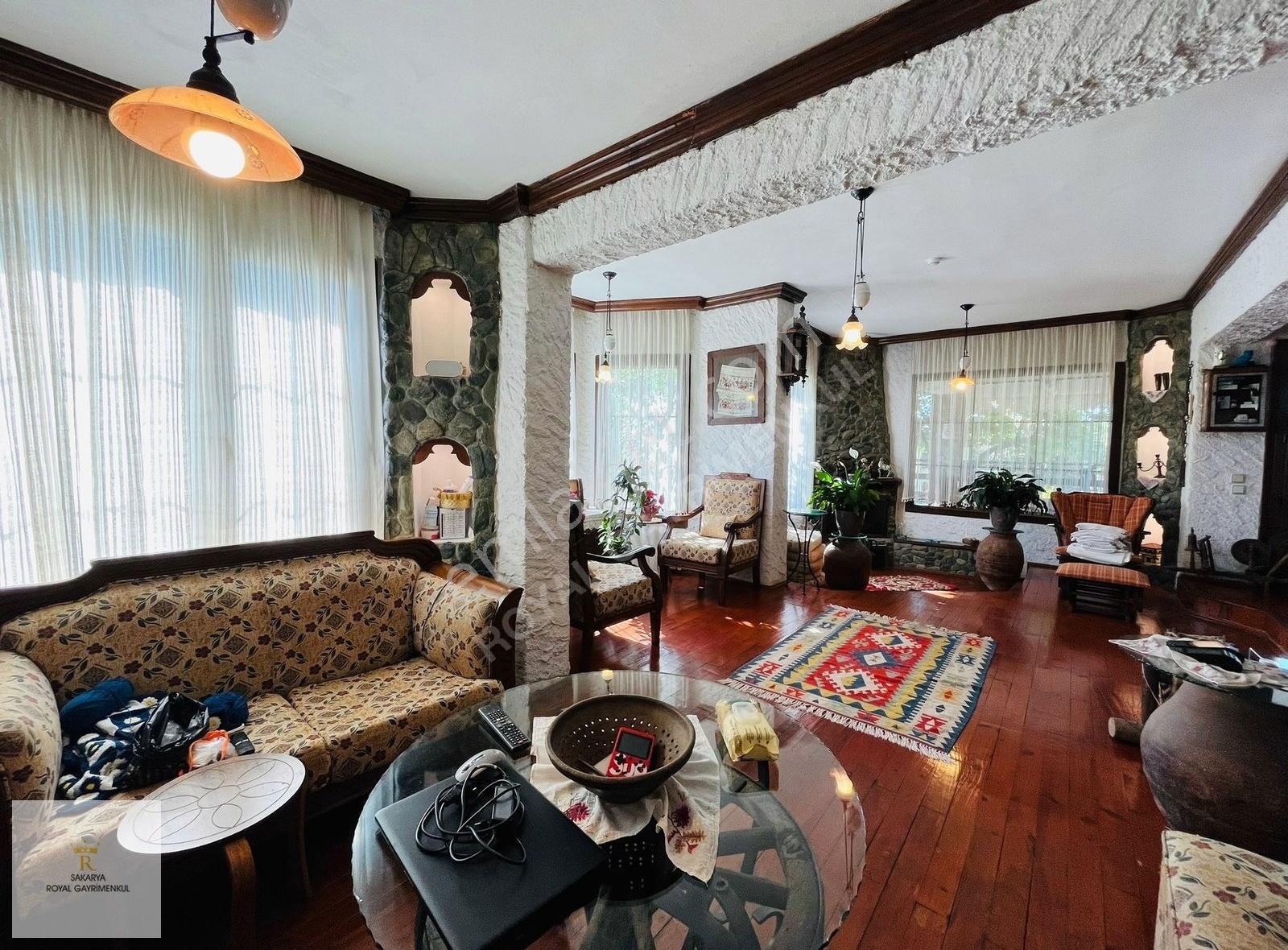 Sapanca'da Göl Manzaralı Çok Geniş Arazili Havuzlu Villa - Görsel 27