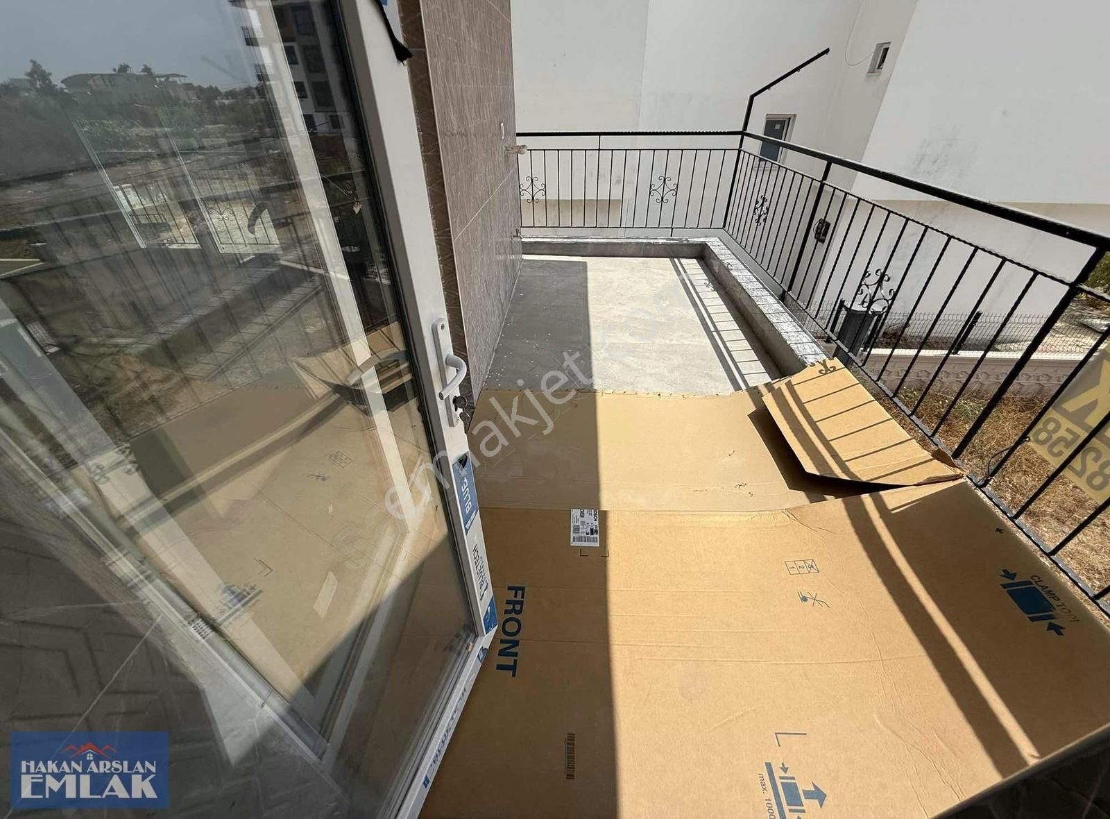 Menderes Mah.2+1 Asansörlü Arakat Sıfır Daire