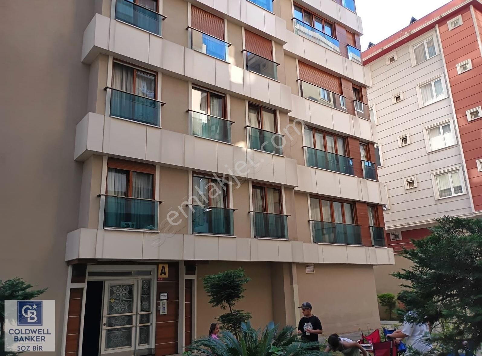 Ümraniye Namık Kemal Mah. Akyol Sitesinde Satılık 3+1 Daire