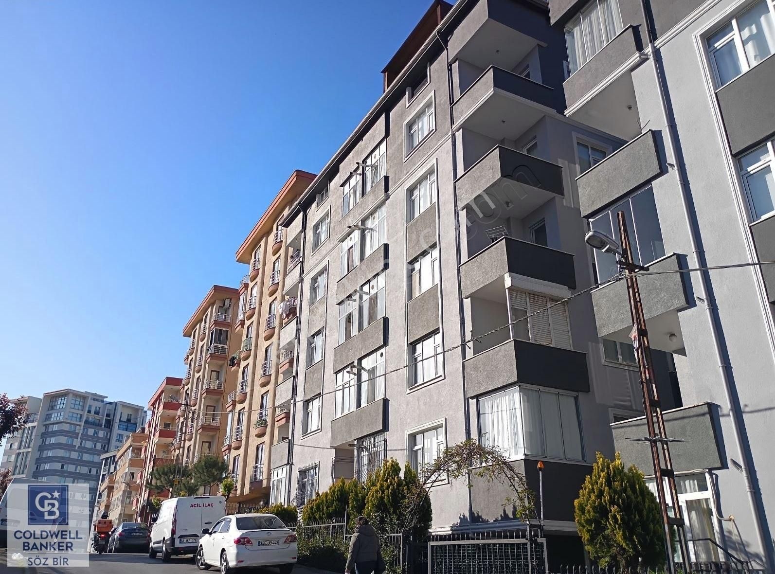 Şerifali Elalmış Caddesi Yakınında 5+1 Satılık Dubleks