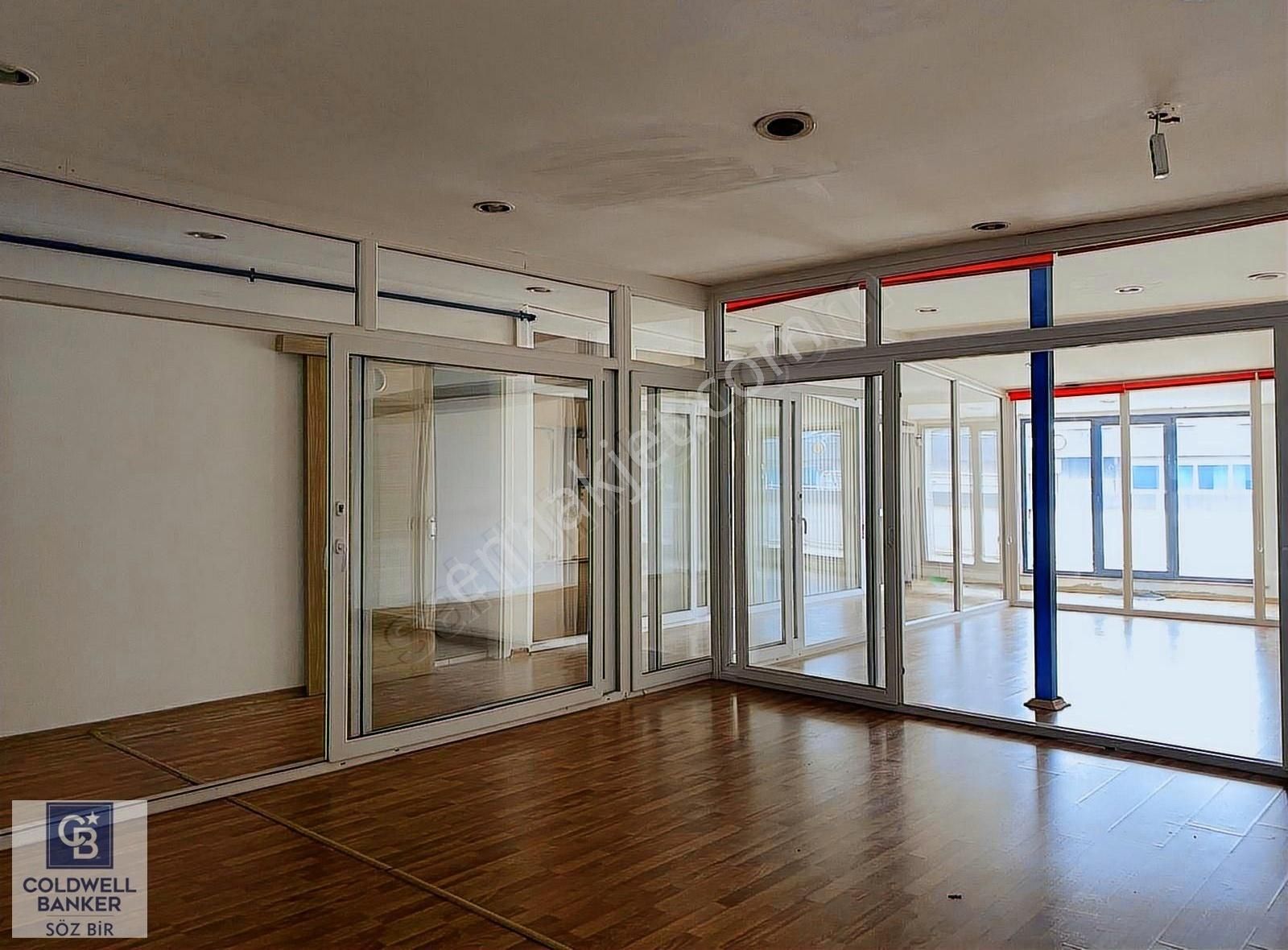 Çekmeköy Çavuşbaşı Cad. 320 M2 Kiralık Teraslı Ofis
