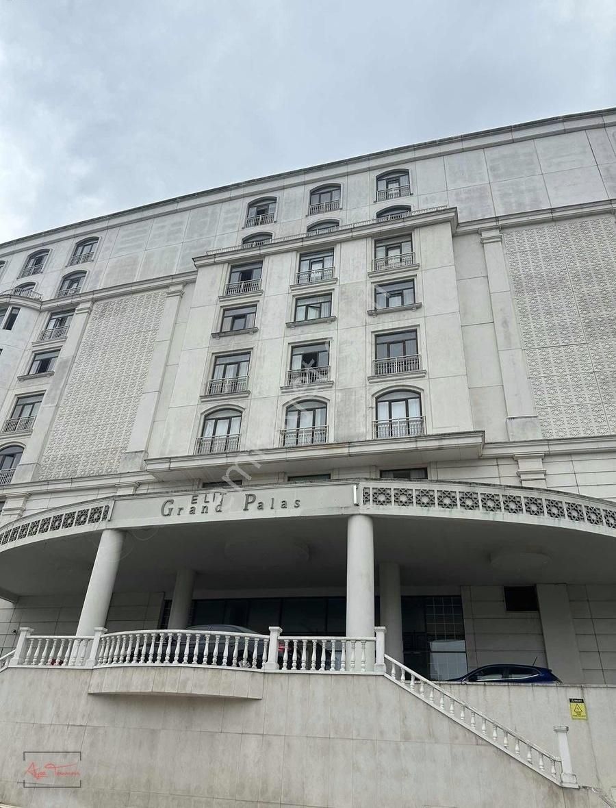 Elit Grand Palas Havuz Manzaralı Eşyalı 1+1 Daire