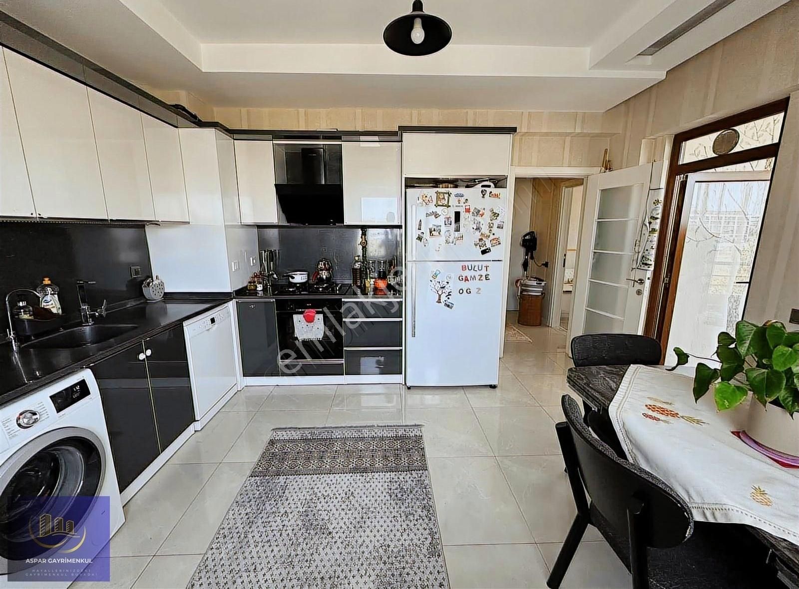 Şafak Cadddesinin En Geniş Satılık 3 Cepheli Arakat 2+1 Dairesi - Görsel 5