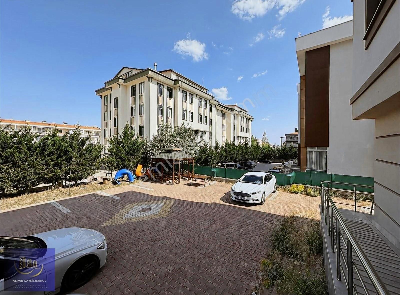 Şafak Cadddesinin En Geniş Satılık 3 Cepheli Arakat 2+1 Dairesi - Görsel 9