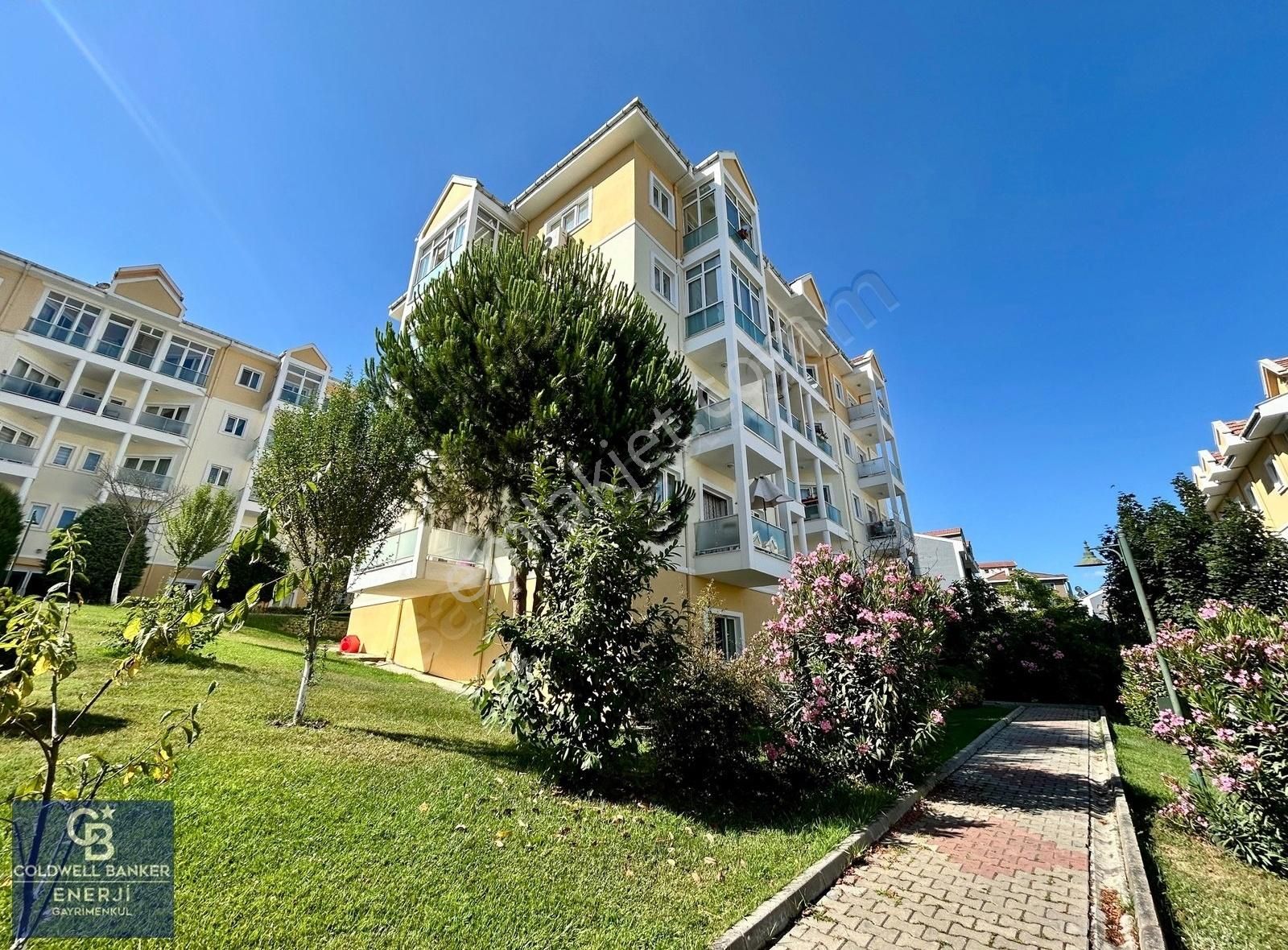 Bahçeşehir 2. Kısım Satılık 3+1 Daire Yeşillikler İçinde 185 M2