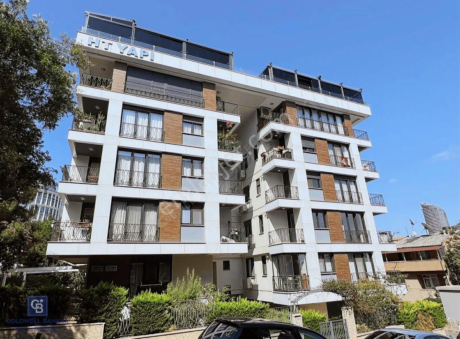 Acıbadem Sakinlerde Genç Binada Ara Katta Balkonlu Kiralık Daire