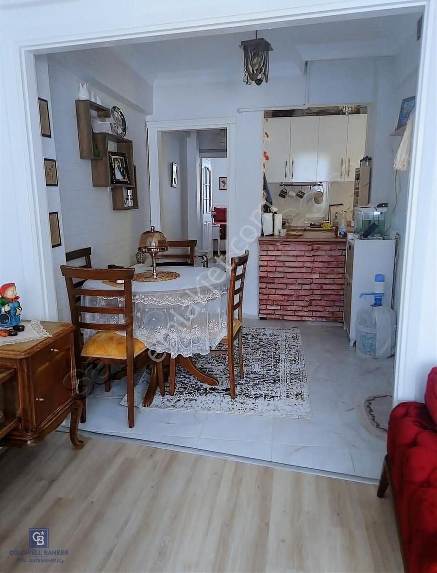 Üsküdar Zeynep Kamil' De Merkezi Yerde 80 M2 2+1 Üst Kat Daire