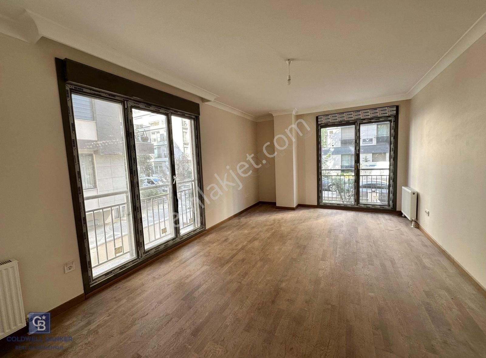 Erenköy Yakutlar Sokak 'ta Kiralık 3+1 Sıfır Daire