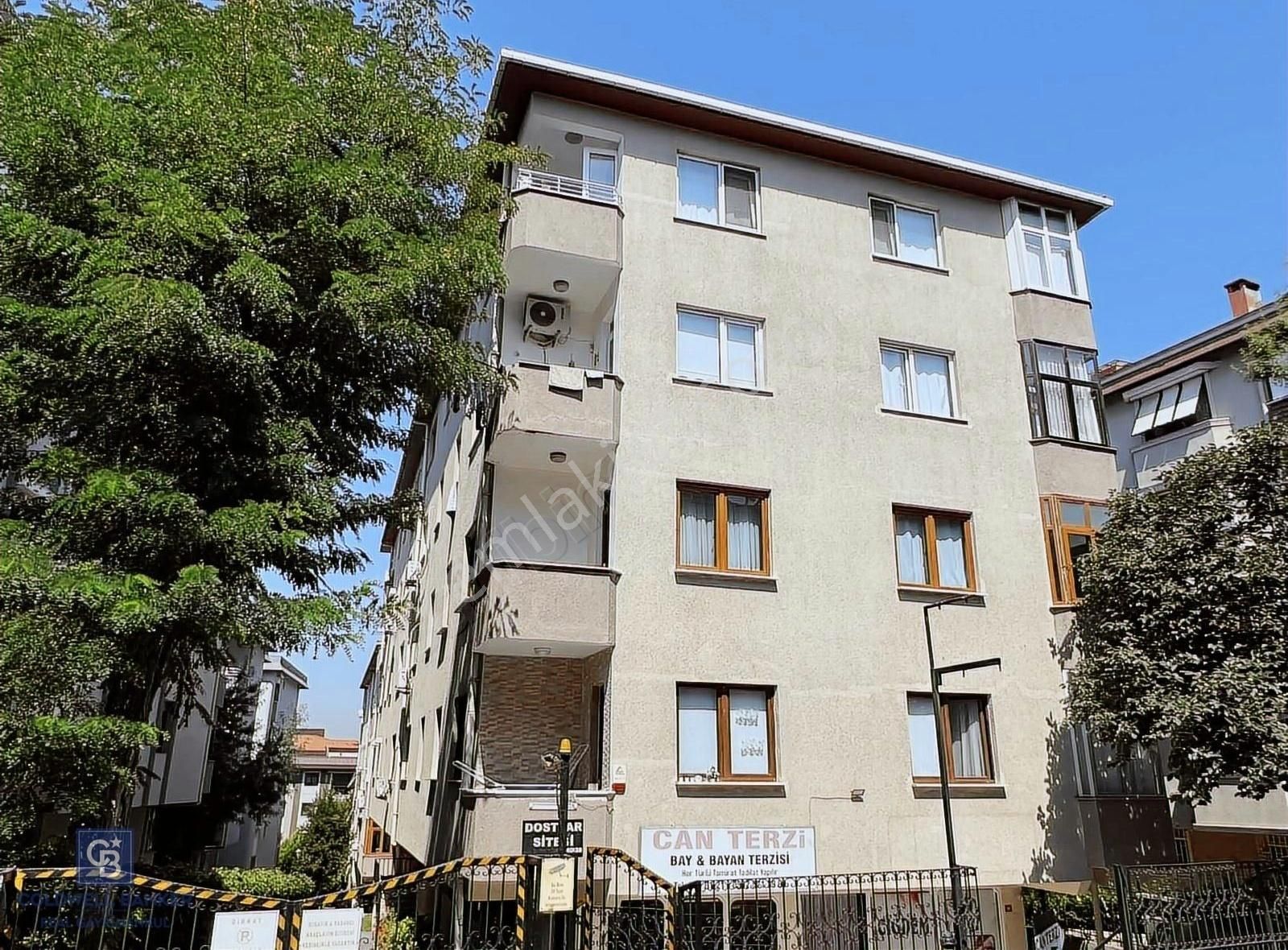 Acıbadem Dostlar Sitesi'nde Balkonlu 3+1 Ara Kat Kiralık