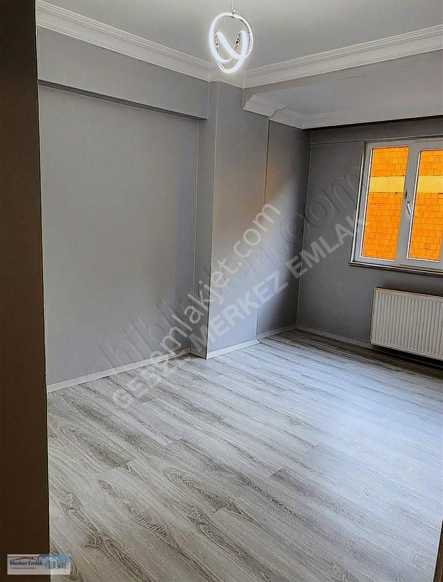 Merkez Emlak Armağan'dan 3+1 İçi Komple Yenilenmiş Genis Ferah - Görsel 3